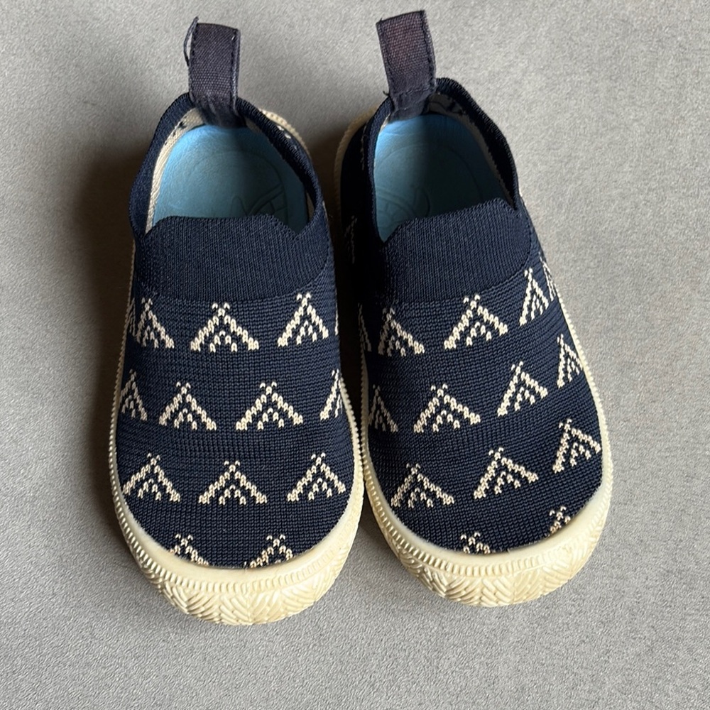 Jan & Jul toddler size 8 slip ons